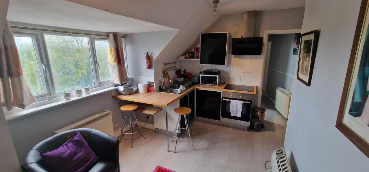 لندن Cosy 2 Bedroom Flat - Sleeps 6 People - Close To Lewisham Dlr/Train Station المظهر الخارجي الصورة