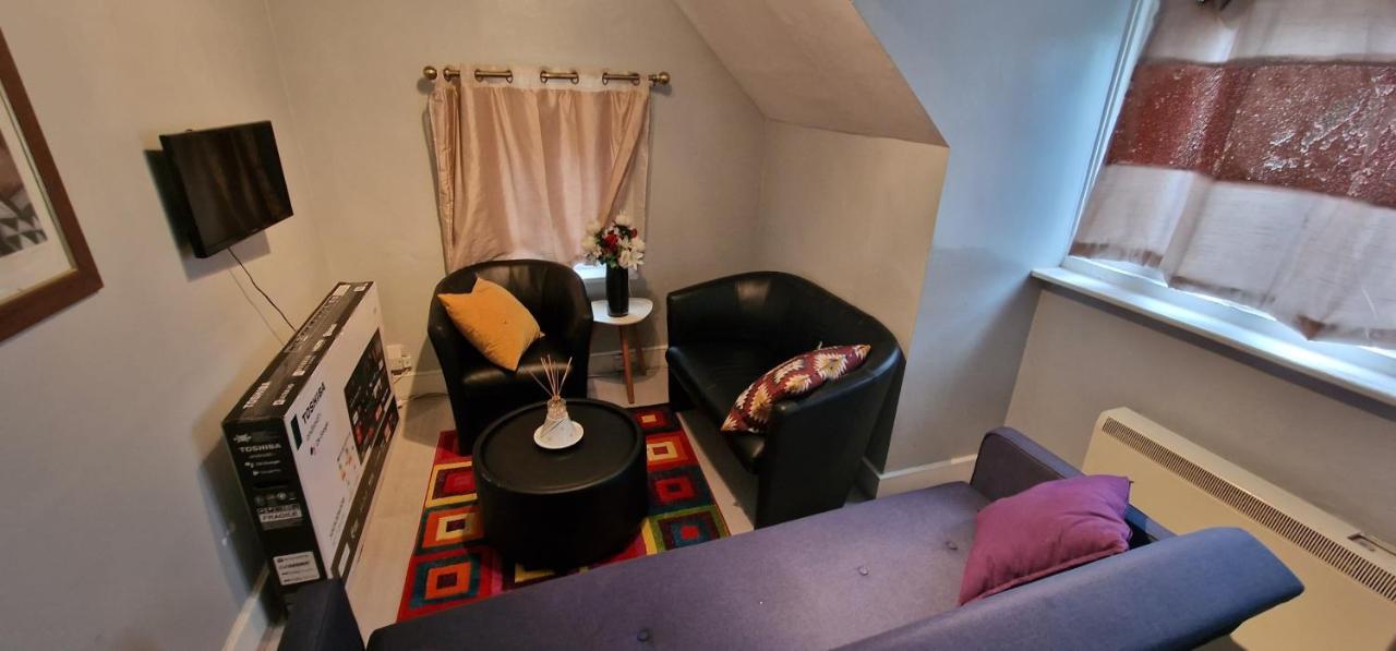 لندن Cosy 2 Bedroom Flat - Sleeps 6 People - Close To Lewisham Dlr/Train Station المظهر الخارجي الصورة
