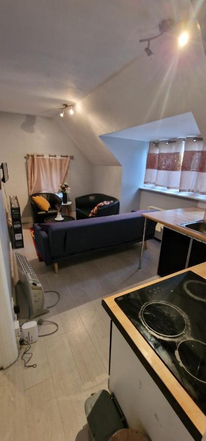 لندن Cosy 2 Bedroom Flat - Sleeps 6 People - Close To Lewisham Dlr/Train Station المظهر الخارجي الصورة
